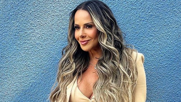 Viviane Araujo rasga o verbo sobre sofrer etarismo aos 49 anos. (Foto: Instagram)