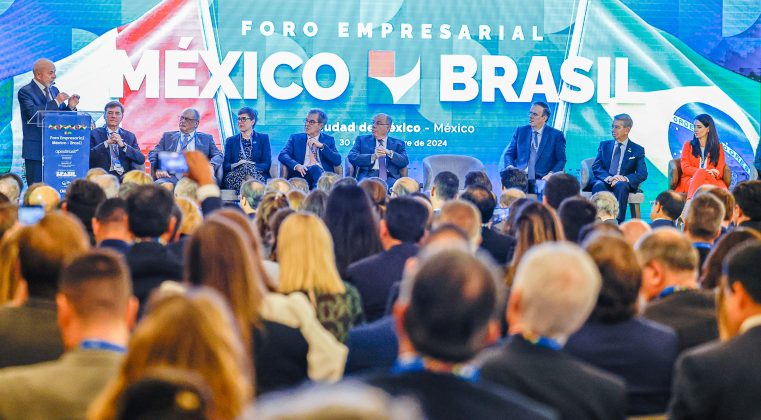 Na noite desta última terça-feira (1º), o avião presidencial VC-1, que transportava o presidente Lula e sua comitiva, pousou em segurança no aeroporto da Cidade do México após apresentar problemas técnicos durante a decolagem (Foto: Instagram)