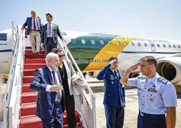 Avião com presidente Lula pousa no México depois de 4 horas dando voltas no ar (Foto: Agência Brasil)