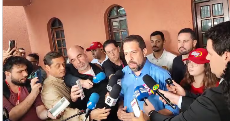 Boulos protocola pedido de inelegibilidade de Tarcísio e Nunes. (Foto: Reprodução Record)