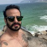 O ator e influenciador digital Tarso Brant ganhou destaque ao compartilhar nas redes sociais seu processo de transição. (Foto Instagram)