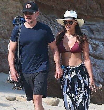 Matt Damon conheceu sua esposa, a argentina Luciana Barroso, em um bar em 2003, enquanto filmava a comédia “Ligado em Você” em Miami. (Foto Divulgação)