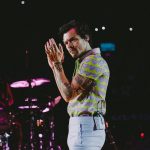 O cantor Harry Styles, de 30 anos, foi eleito o jovem britânico mais rico do mundo em 2024. (Foto Instagram)