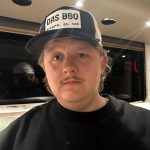 O cantor Lewis Capaldi, também de 28 anos, já acumula impressionantes £ 30,4 milhões (R$ 226,7 milhões). (Foto Instagram)