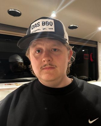 O cantor Lewis Capaldi, também de 28 anos, já acumula impressionantes £ 30,4 milhões (R$ 226,7 milhões). (Foto Instagram)