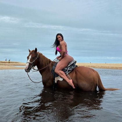 A ideia surgiu após a modelo revelar que nunca havia comido fast food. (Foto Instagram)