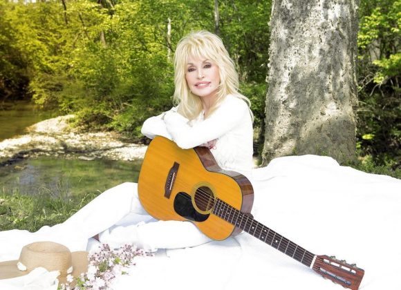 A cantora Dolly Parton se casou com o anônimo Carl Dean, um empreiteiro de asfalto aposentado. (Foto Instagram)