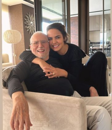 Carlos Alberto de Nóbrega e Renata Domingues são casados desde 2018 com 40 anos de diferença (Foto: Instagram)