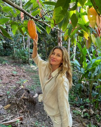 Sem mais especulações, Gisele Bündchen está mesmo grávida e a confirmação foi feira pela equipe da modelo à Quem, liderada pela irmã gêmea, Patrícia Bündchen, de 44 anos (Foto: Instagram)