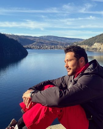 "Com o dinheiro da música, eu pagava meu aluguel, os instrumentos de odontologia e a faculdade", recordou. (Foto Instagram)