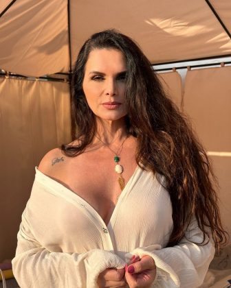 A influenciadora Luiza Ambiel recentemente assumiu ser uma mulher bi, revelando sentir atração tanto por homens quanto por mulheres. (Foto Instagram)