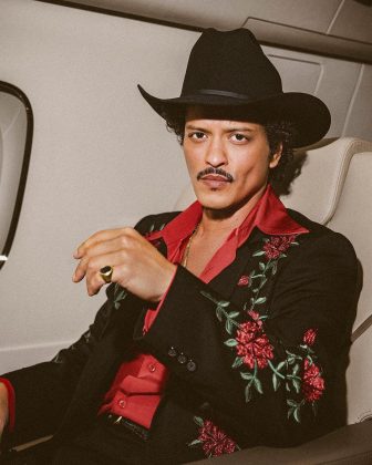 Apesar do sucesso, Bruno Mars também teve problemas com a lei. Em setembro de 2010, ele foi preso em Las Vegas por posse de cocaína, pouco antes de seu grande sucesso "Just The Way You Are". (Foto Instagram)