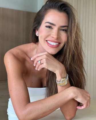 Hoje, Adriana se dedica à carreira de influenciadora e vive em Orlando, EUA, ao lado do marido Rodrigão, também ex-BBB. (Foto Instagram)