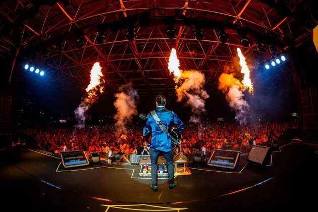 O cantor, Gusttavo Lima decidiu mudar o estilo para o shows no Paraná, neste final de semana. O artista esteve em Londrina e Maringá, com a barba na "régua", diferente do seu estilo natural. (Foto: Instagram)