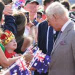 No parlamento australiano, mulher se revolta com Rei Charles III (Foto: Instagram)