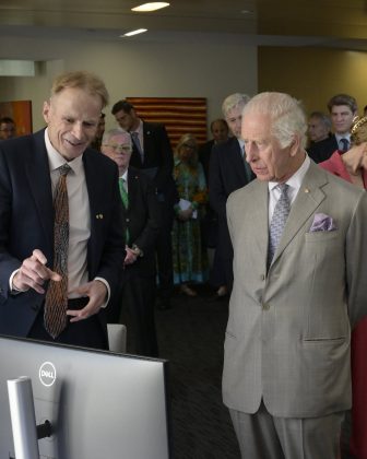 A viagem do Rei Charles III a Austrália, se tornou bastante polêmica, antes mesmo dele chegar. Uma cena chamou atenção, no parlamento australiano, ele teve que enfrentar gritos de "Você não é meu rei", no local. (Foto: Instagram)