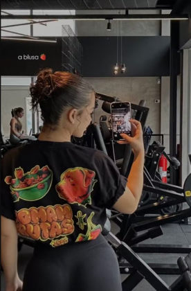 A atriz segue focada na rotina de exercícios. (Foto: Instagram)