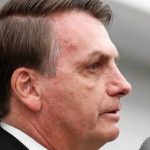 A facada sofrida por Bolsonaro em 2018 foi incluída no material compartilhado. (Foto: Instagram)