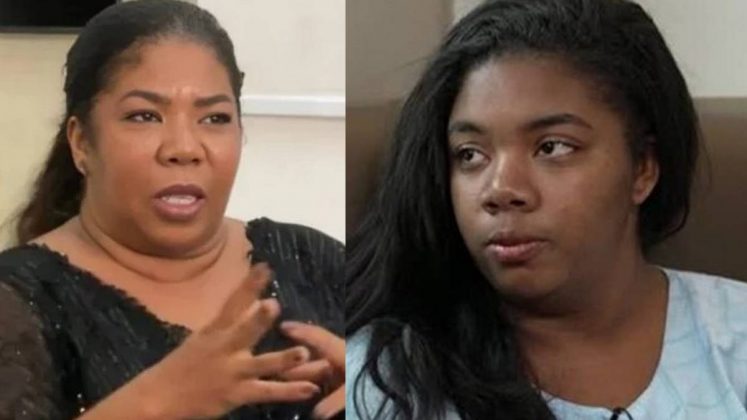 Mãe de Raquel Brito comenta problema de saúde causado por coceira nas partes íntimas. (Foto: Record)