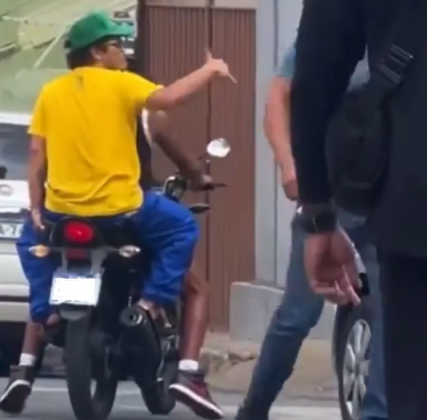 Bruno Mars foi flagrado cometendo infrações de trânsito em BH. (Foto: Instagram)