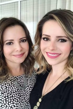 Sandy e Noely: A cantora e sua mãe exibem um estilo similar e uma beleza atemporal. (Foto Instagram)