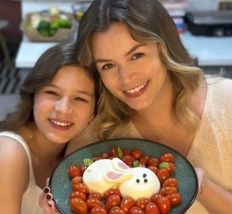 Bianca Castanho e Cecília: A atriz e sua filha são iguais. (Foto Instagram)