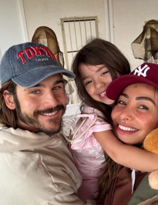 Grávida, Sabrina Sato posta clique com Nicolas Prattes e Zoe: "Meus amores" (Foto: Instagram)