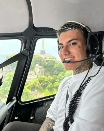 Em entrevista à rádio Metropolitana FM, Arthur revelou que recebeu todo o apoio de sua mãe. (Foto Instagram)