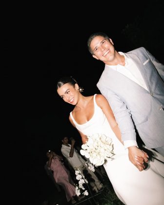 Romulo Arantes Neto e Mari Saad celebraram sua união em grande estilo, reunindo cerca de 200 convidados em um resort de luxo na praia de Itacaré, na Bahia. (Foto Instagram)