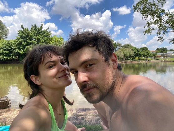 O romance de Bianca Bin e Sérgio Guizé começou durante as gravações de O Outro Lado do Paraíso, em 2017. (Foto Instagram)