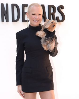 Xuxa é uma verdadeira "mãe de pet" assumida e adora compartilhar nas redes sociais seus momentos ao lado de sua cachorrinha yorkshire, Doralice. (Foto Instagram)