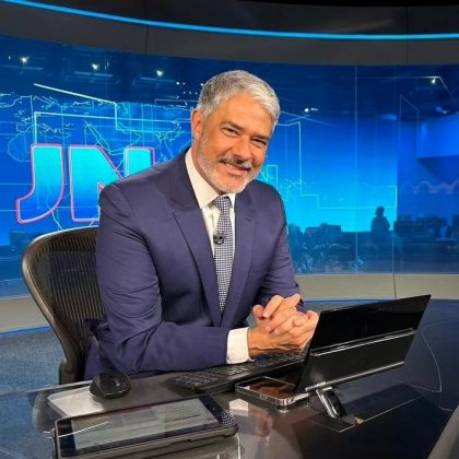 O âncora do Jornal Nacional (Globo) se afastou do roteiro e não hesitou em expressar suas opiniões e frustrações, gerando repercussão nas redes sociais e na televisão. (Foto Instagram)