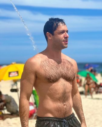 Rainer Cadete é outro ator que não tem problemas em compartilhar fotos nuas nas redes sociais. (Foto Instagram)