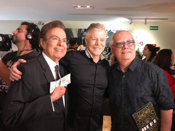 Ele publicou uma foto ao lado do cantor e do jornalista Artur Xexéo. (Foto Instagram)