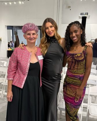 Gisele Bündchen mostra barriga da terceira gestação pela primeira vez (Foto: Instagram)