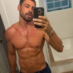 O galã Cauã Reymond, por sua vez, também já publicou fotos nuas nas redes sociais. (Foto Instagram)