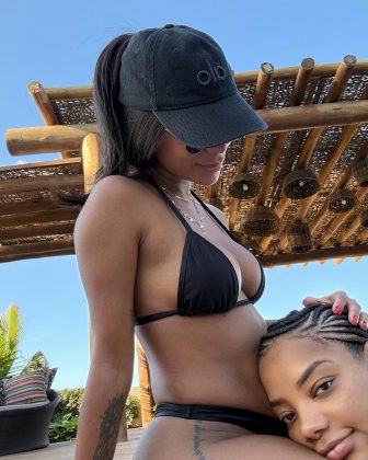 Ludmilla abre álbum de fotos abraçando a barriga de Brunna Gonçalves (Foto: Instagram)