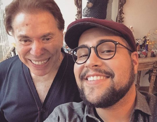 O ator e apresentador Tiago Abravanel falou recentemente ao programa Companhia Certa sobre sua relação com o avô, o icônico comunicador Silvio Santos, que faleceu em 17 de agosto de 2024, devido a uma broncopneumonia. (Foto Instagram)