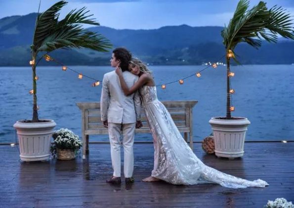 O casamento, realizado de forma bem íntima, contou apenas com a presença de pessoas muito próximas ao casal. (Foto Instagram)