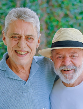 Lula recebeu Chico Buarque em casa. (Foto: Instagram)