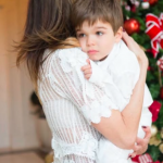 Ela usou um gorro de Mamãe Noel para completar o visual. (Foto: Instagram)