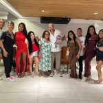 A musa fitness compartilhou registros da noite com a família. (Foto: Instagram)