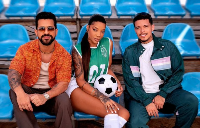 Dennis, Ludmilla e Felipe Amorim lançam “Jogadora Cara” com ação social em apoio ao futebol feminino. (Foto: Divulgação)