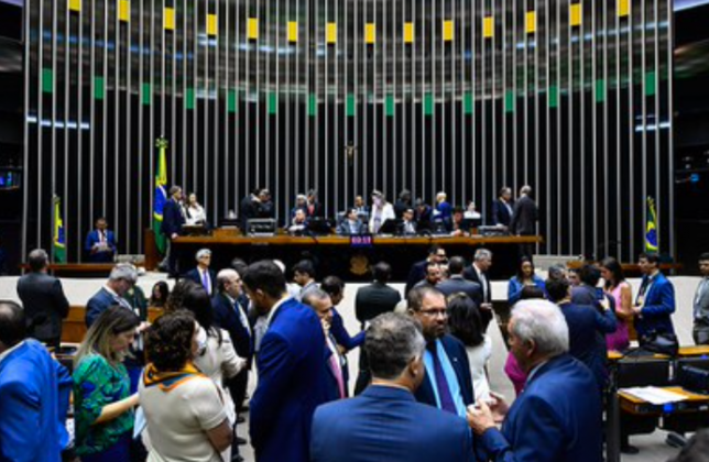 Senado aprova projeto que proíbe celular em escolas do ensino infantil, fundamental e médio. (Foto: Senado)