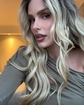 A modelo Yasmin Brunet, que ganhou notoriedade por sua participação no BBB, foi um dos nomes mais pesquisados do ano, chamando atenção nas redes sociais e na mídia. (Foto Instagram)