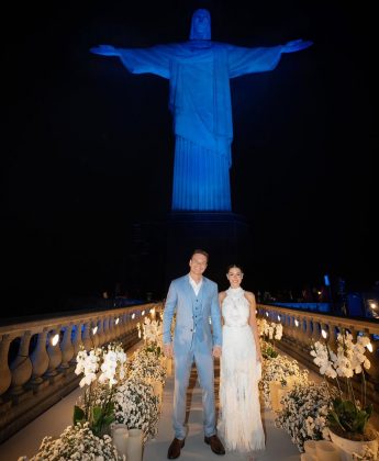 Em outubro, Michel Teló e Thais Fersoza renovaram seus votos de casamento aos pés do Cristo Redentor, no Rio de Janeiro, em uma cerimônia especial para celebrar dez anos de união. (Foto Instagram)