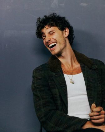 urante um show no Colorado, EUA, Shawn Mendes abordou as especulações sobre sua vida pessoal, comentando que o assunto já era “velho conhecido”. (Foto Instagram)