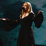 Sugestão de texto revisado e aprimorado: "Adele e a polêmica do plágio: um olhar sobre os casos de apropriação indevida na música brasileira" A cantora Adele se viu envolvida em uma polêmica internacional após a Justiça Brasileira determinar a retirada de sua música "Million Years Ago" das plataformas de streaming. (Foto Instagram)