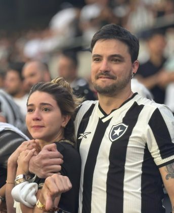 Felipe Neto, visivelmente emocionado, compartilhou um vídeo com os olhos marejados. (Foto Instagram)