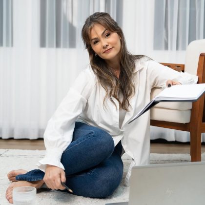 Conhecida por seu trabalho como Tiazinha, a atriz ingressou em sua segunda graduação e lamenta o preconceito contra pessoas mais velhas. (Foto Instagram)